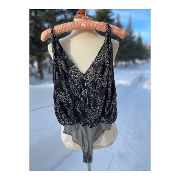 Intimately Free People Siren Song Printed Wrap Bodysuit Sleeveless Sz XS NWT - Picture 2 of 16